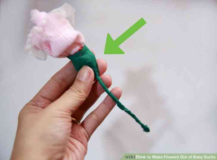 Image intitulée Faire des Fleurs de Chaussettes de Bébé Étape 8